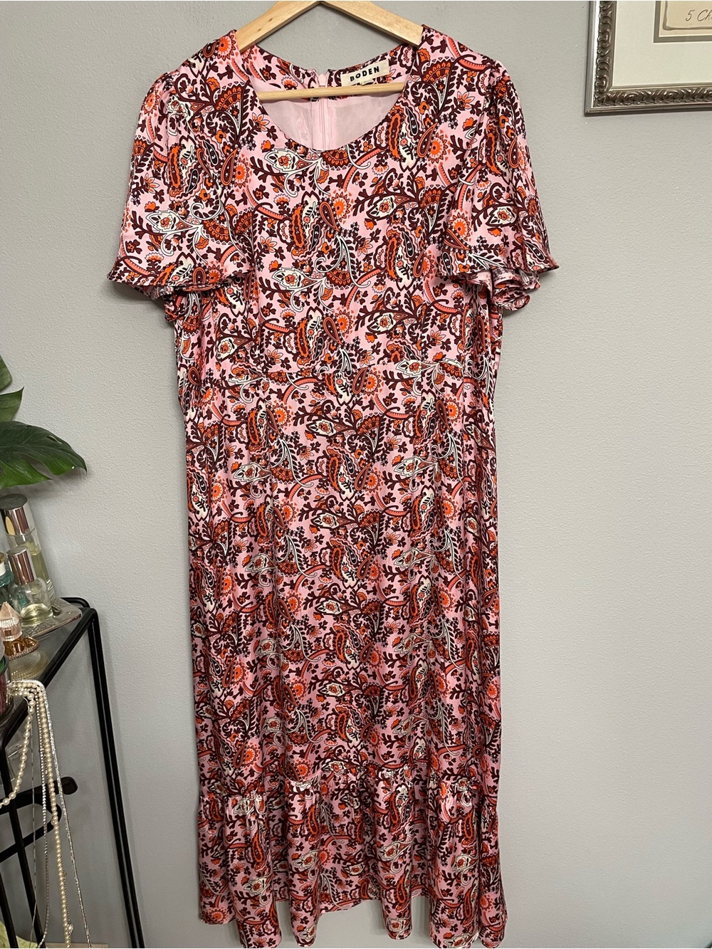 Boden Pink Paisley Tea length, Flutter sleeves and Ruffle Hem size 16